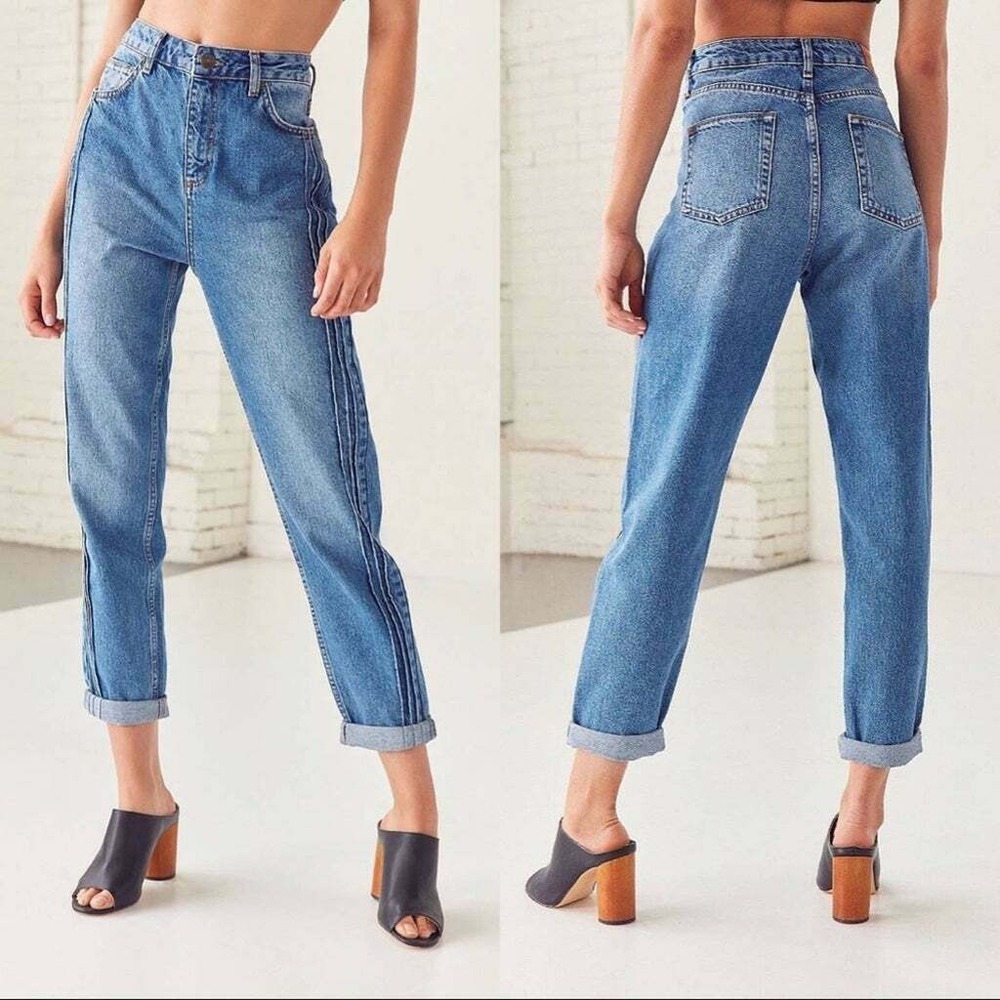 BDG Urban Outfitters High Rise Pintuck Mom Jeans Size 26